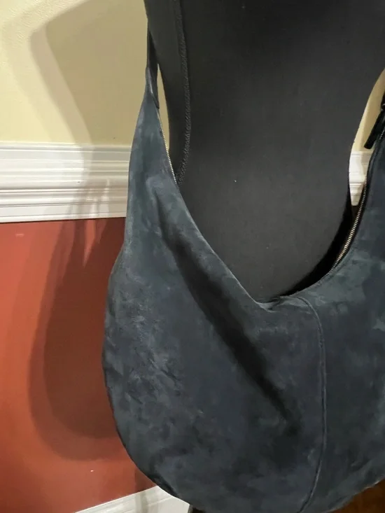 Madewell Essential Curve Shoulder Bag. Navy S - Picture 11 of 16